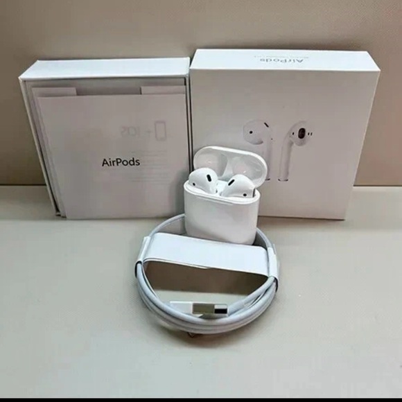 Apple AirPods 2nd Gen Genuine In-Ear Bluetooth Headset W/ Wireless Charging Case